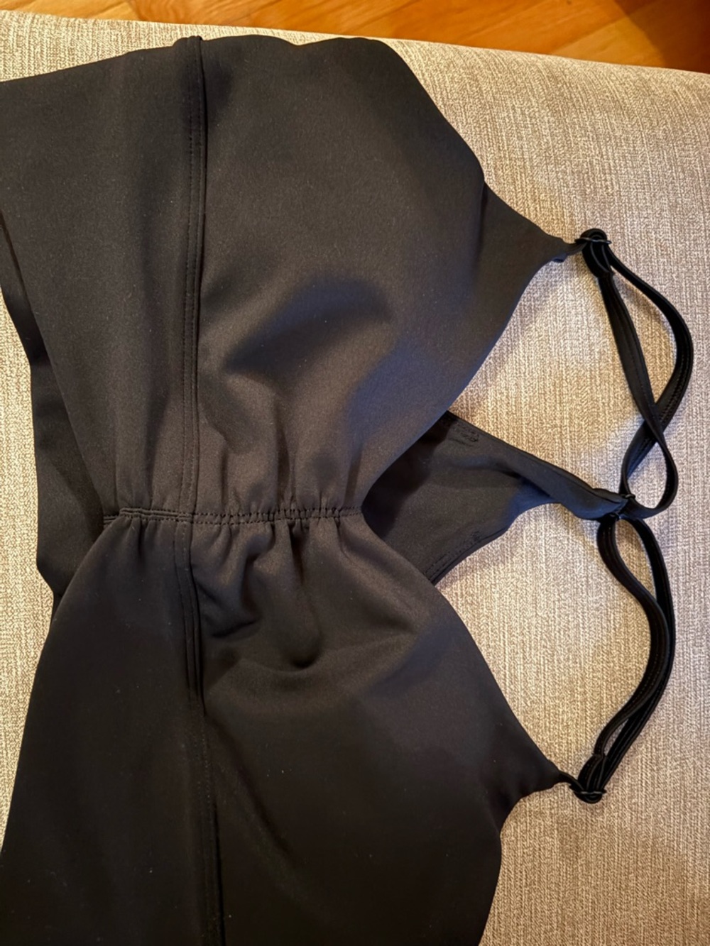 Aritzia GloTone Incline Sports Bra - Black - Picture 5 of 6